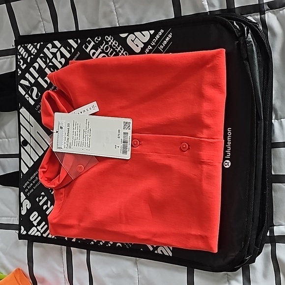 NWT Lululemon Full Day Ahead Short Sleeve Shirt Size 4 | Carnation Red - Picture 1 of 8